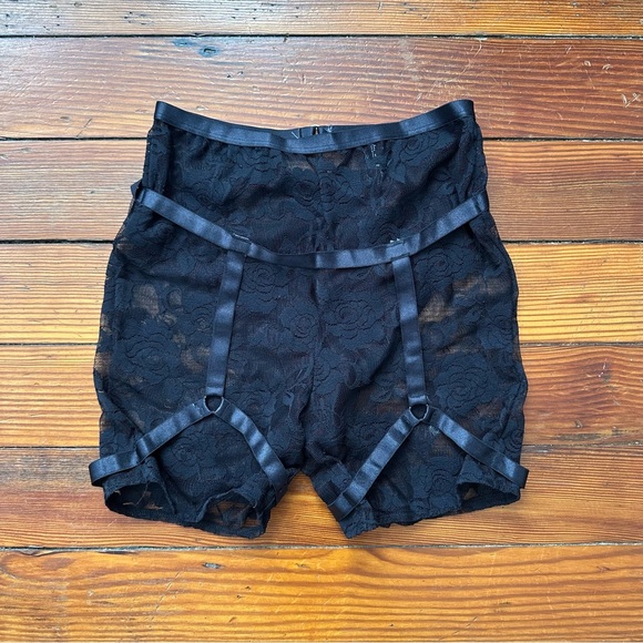 NWOT Out from Under Bella Donna Lace Biker Shorts in Black XS - Picture 2 of 7